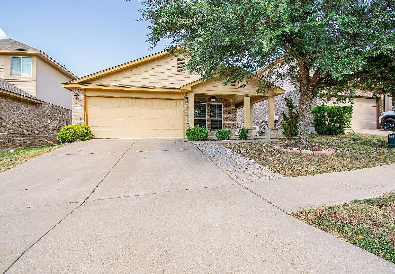 3 bed, 2.0 bath, 1400 sqft, $1,450 — Photo 1