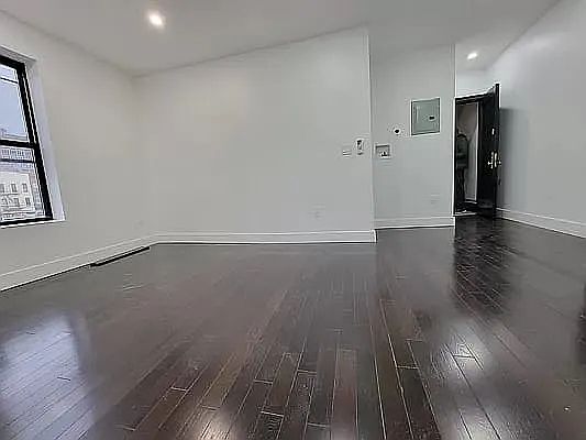 2nd image of 392 Linden St APT 2R