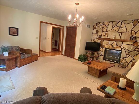 3rd image of 208 Dover Dr