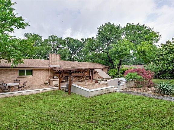 2nd image of 6503 Laurel Wood Dr