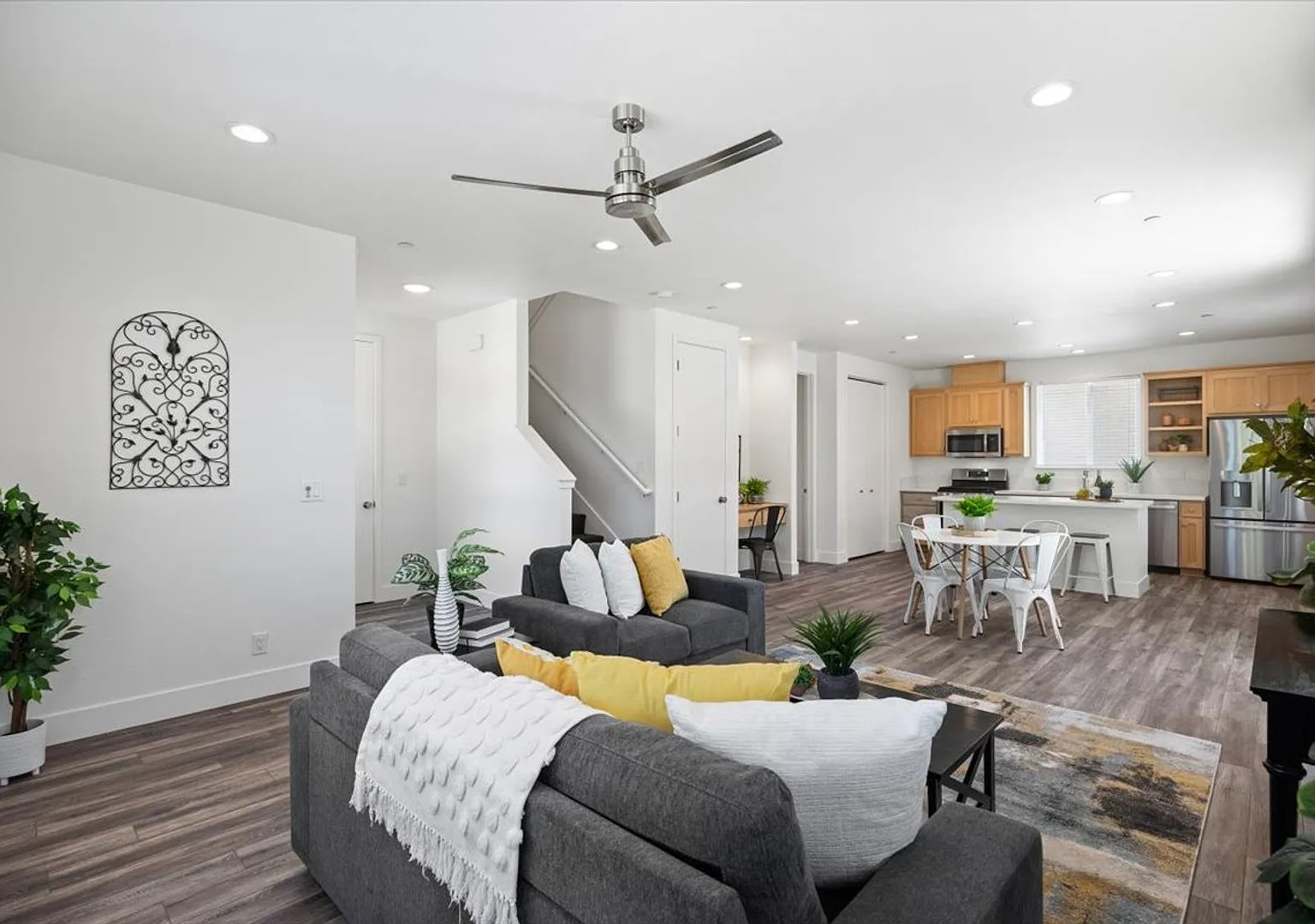 Stunning 3 Bed / 2.5 Bath 2 Story Home Available in Meriam Park! — Photo 3