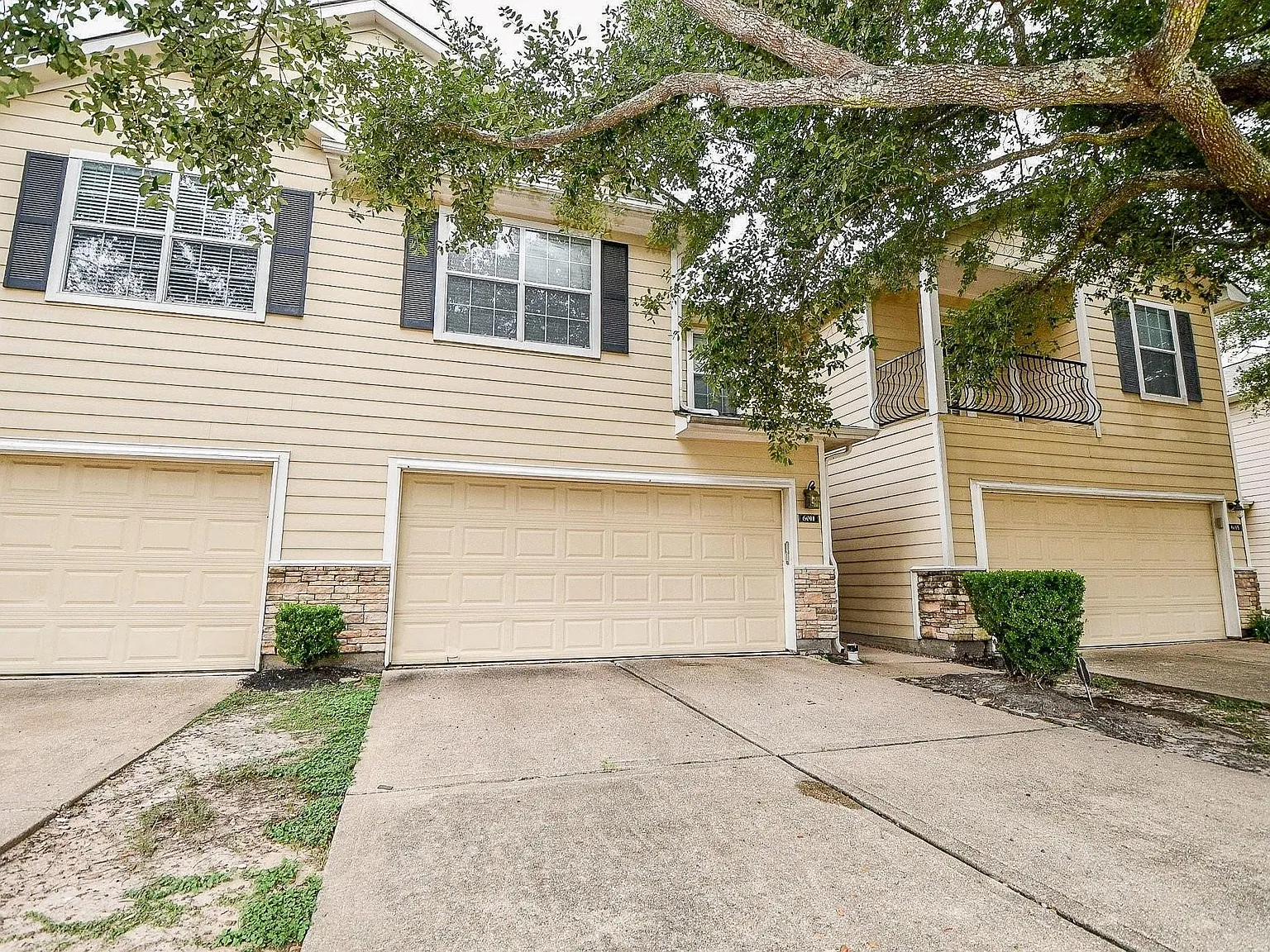 3 bed, 2.5 bath, 1668 sqft, $1,950 — Photo 2