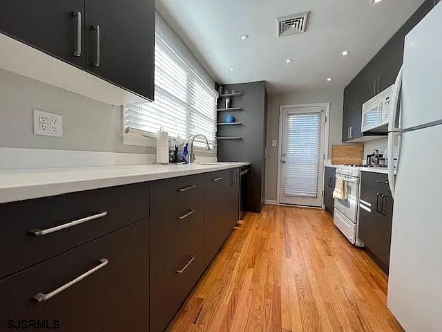 9615 Winchester Ave #B — Photo 3
