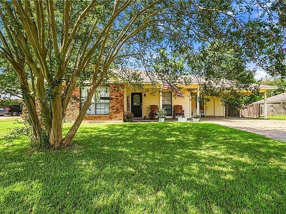 2nd image of 53 Bayou Oaks Dr