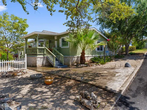 72 N Apache Dr #A, Kerrville, TX 78028
