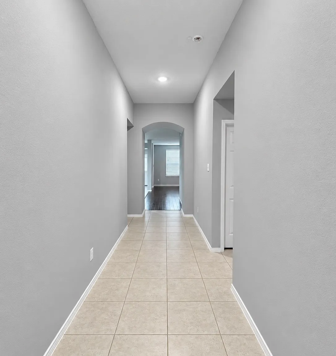 3 bed, 1859 sqft, $2,200 — Photo 1