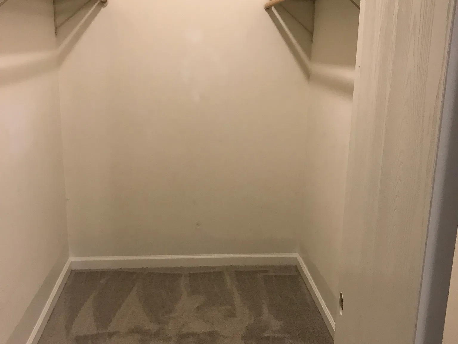 3 bed, 2200 sqft, $1,500 — Photo 1