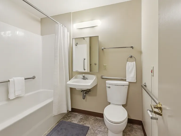 1490 Estates Senior Apartments- 62 & Older — Photo 10