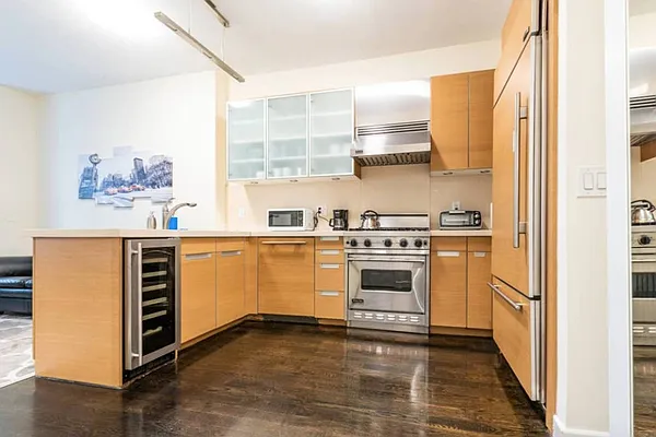 Rented by Francine Realty | media 10