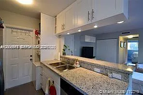 820 3rd St #14 — Photo 6