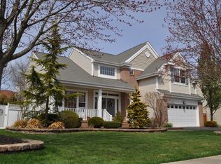 7 Dunstable Ct, Matawan, NJ 07747