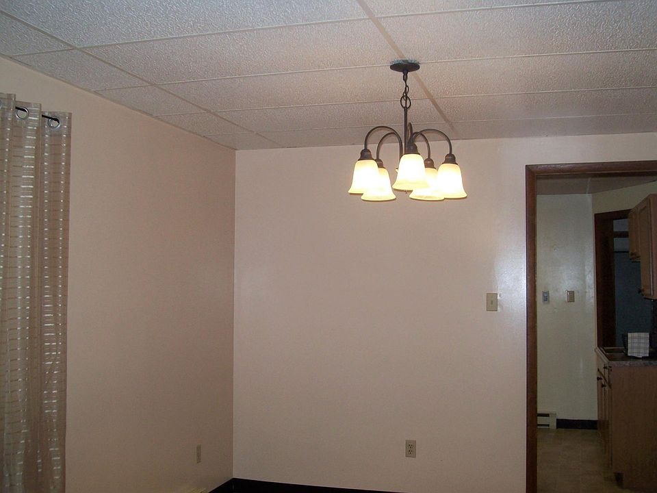 Dining room into Kitchen