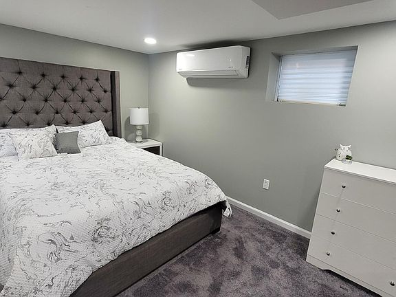 Queen Size Bed. Private A/c & Heating Unit