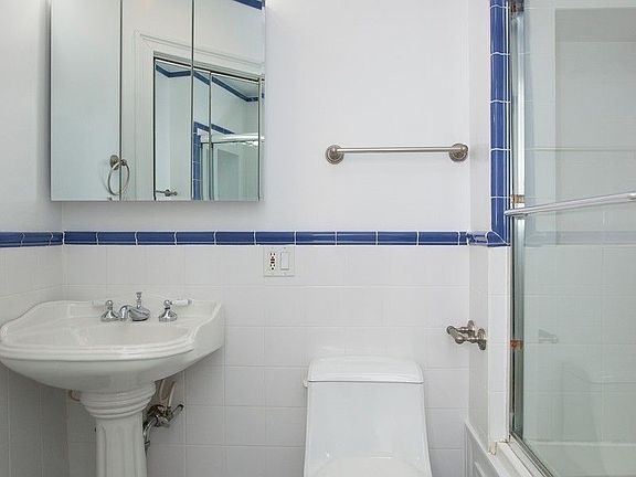 4th image of 1643 2nd Ave #49