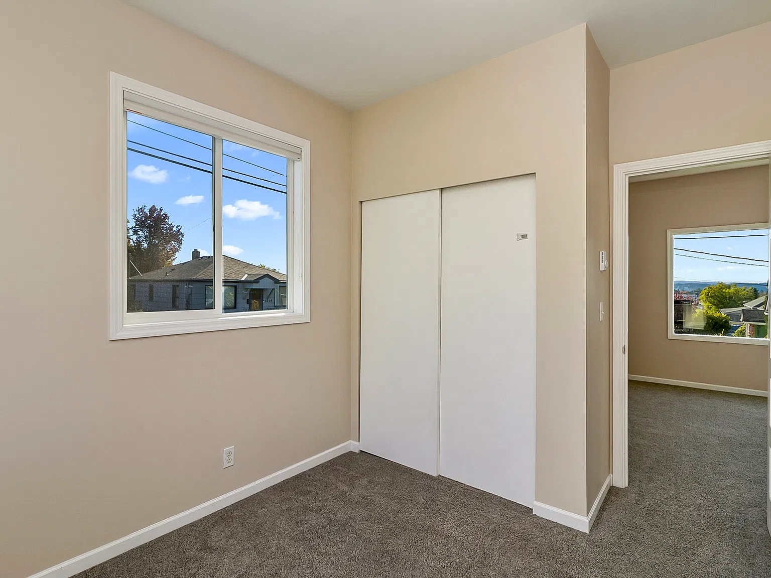 3 bed, 1008 sqft, $2,895 — Photo 3