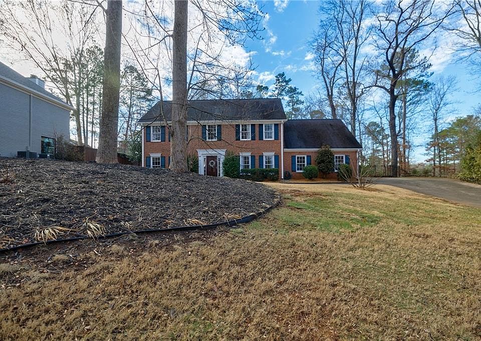 1st image of 1024 Princeton Walk NE