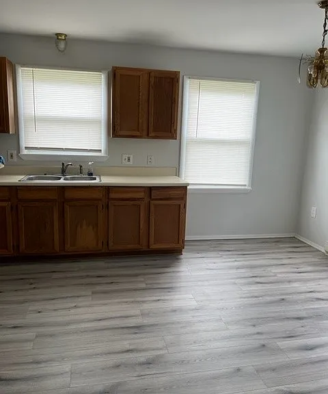 1012 Corbett St — Photo 3