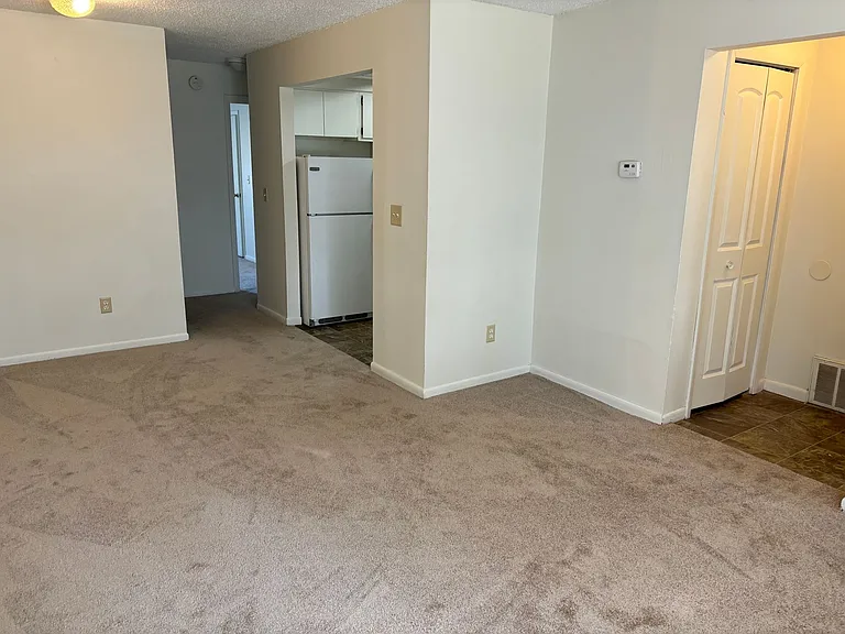 6225-6235 Lincolnshire Ln SE — Photo 4