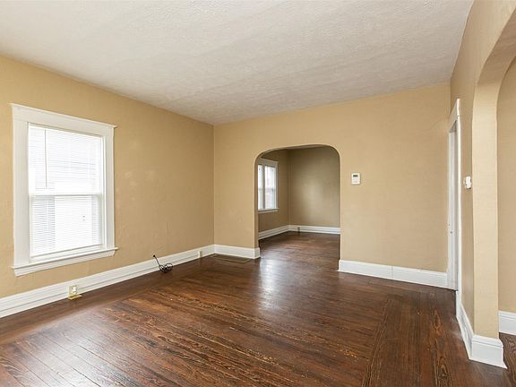 2nd image of 815 N Saint Louis Blvd