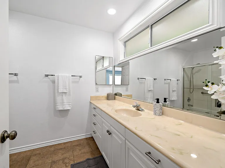 3972 Humboldt Dr — Photo 38