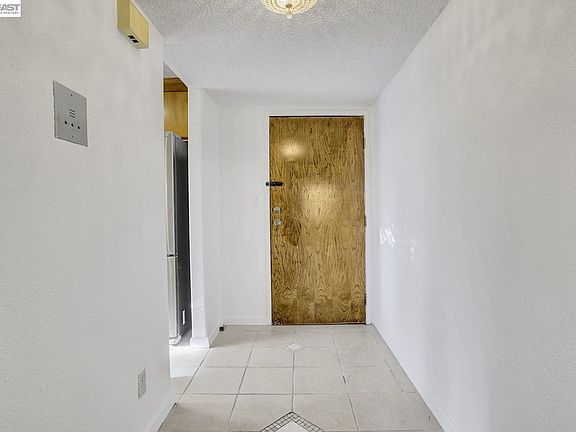 5th image of 400 Davis St APT 301