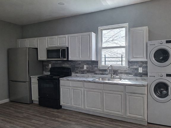 2nd image of 904 S 18th St Floor 2