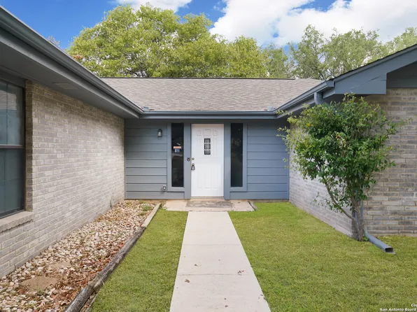 221/225 BLUFFCREEK DR, La Vernia, TX 78121