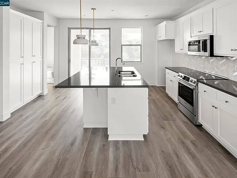 2802 Chattleton Ln — Photo 33