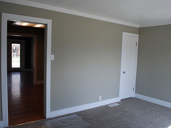 3rd image of 389 E Morgan St