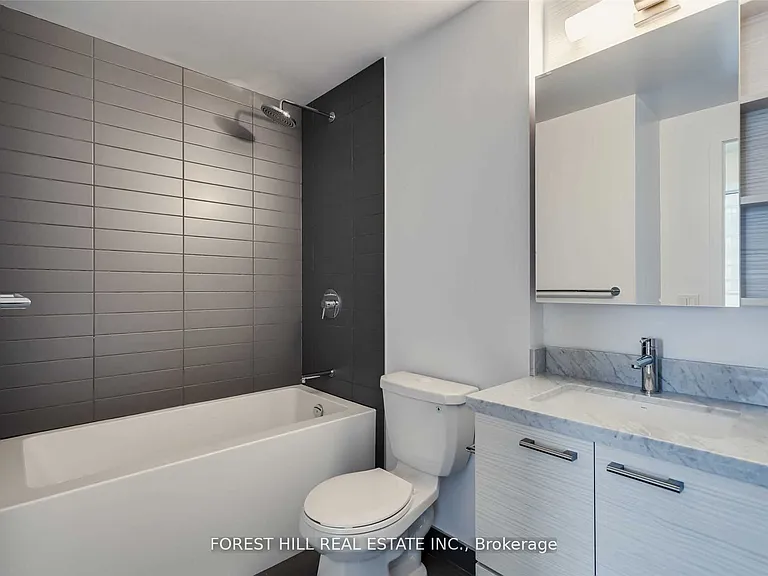 2221 Yonge St #5211 — Photo 11