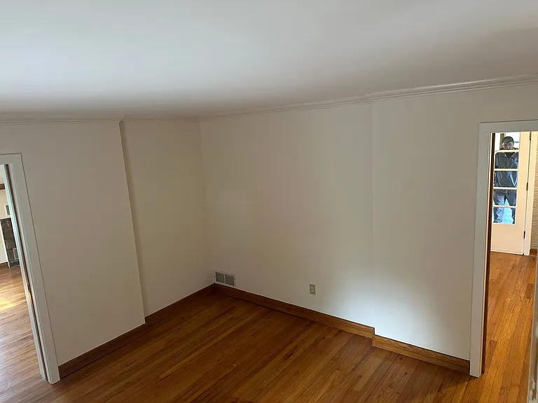 460 W Ravenswood Ln — Photo 14