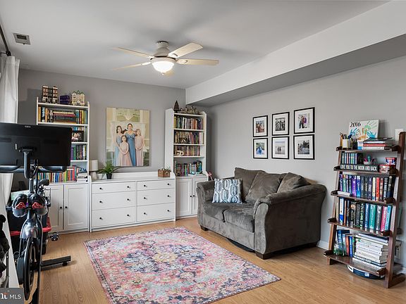 4th image of 176 Peregrine Dr