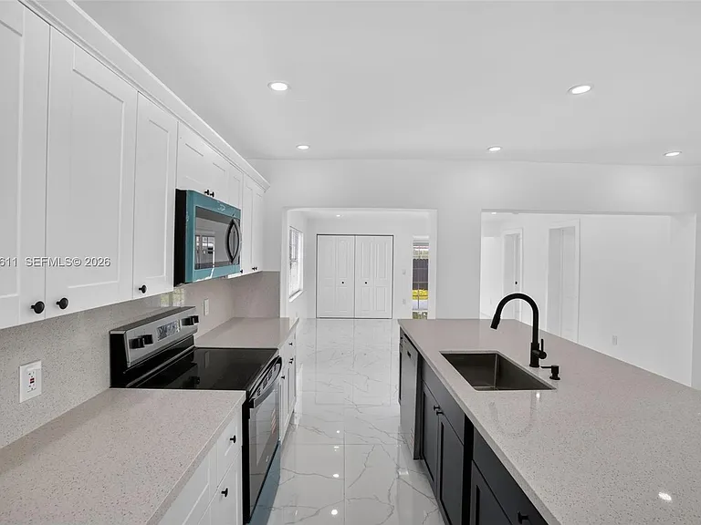 1920 SW 67th Ave — Photo 11