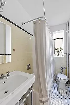 Rented by Bank Neary | media 12