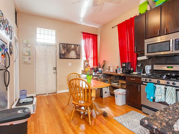 3rd image of 1635 N Ashland Ave #1F