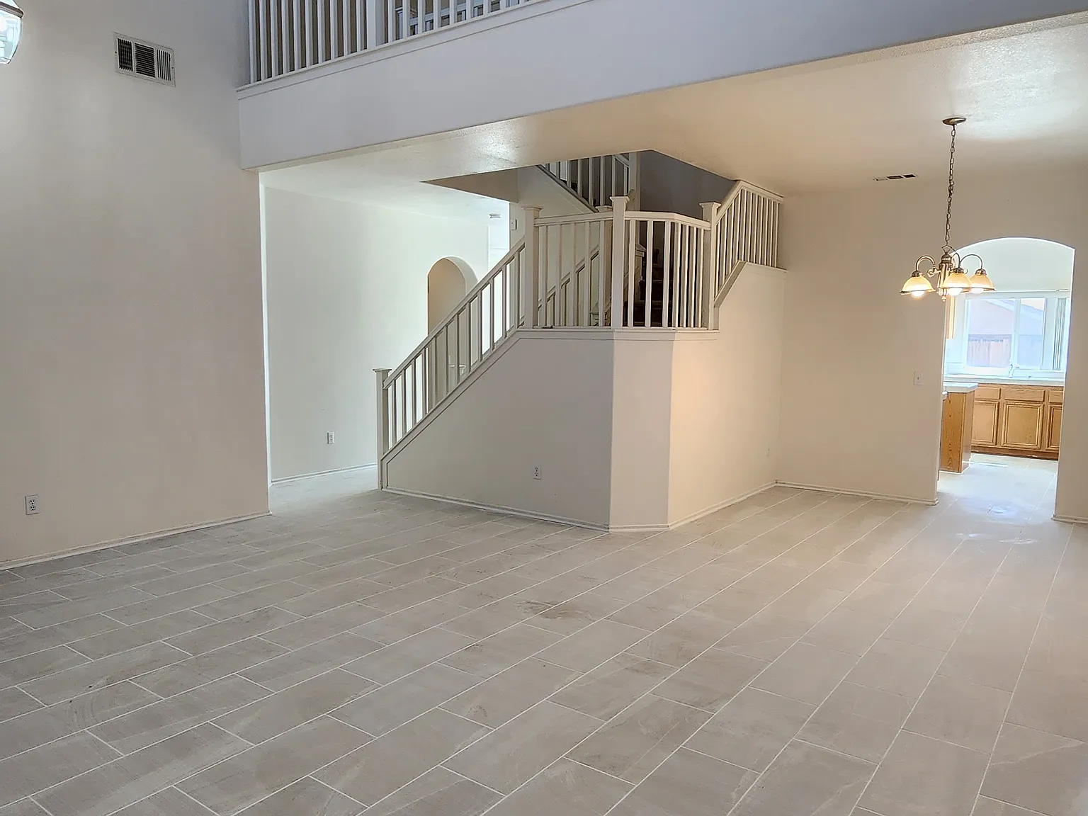3 bed, 2.5 bath, 2399 sqft, $2,495 — Photo 4