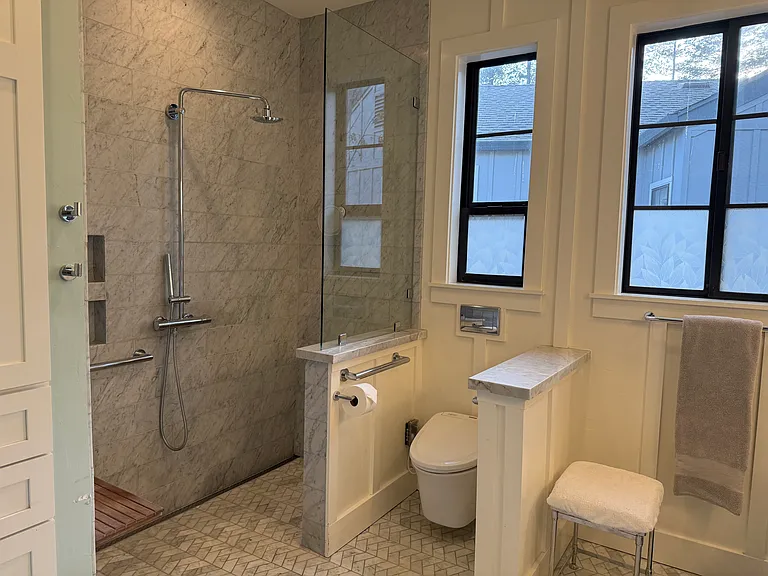 18507 Wellesley Ct — Photo 12