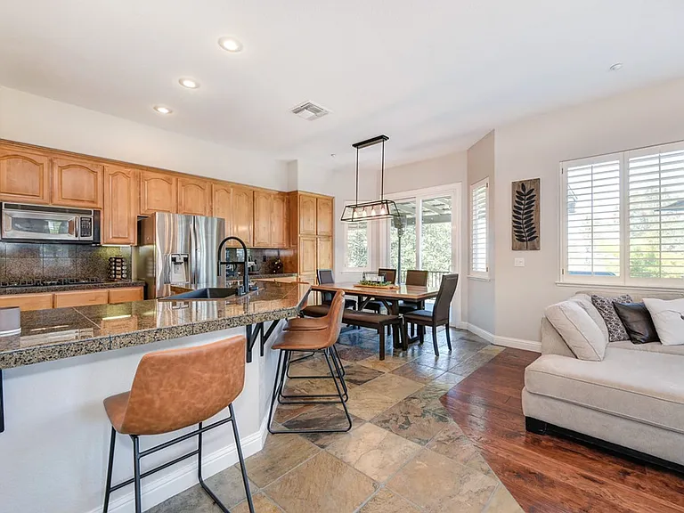 7029 Pembroke Way — Photo 17