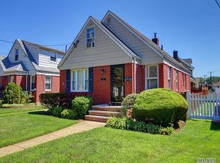 89 Lamberson St, Valley Stream, NY 11580
