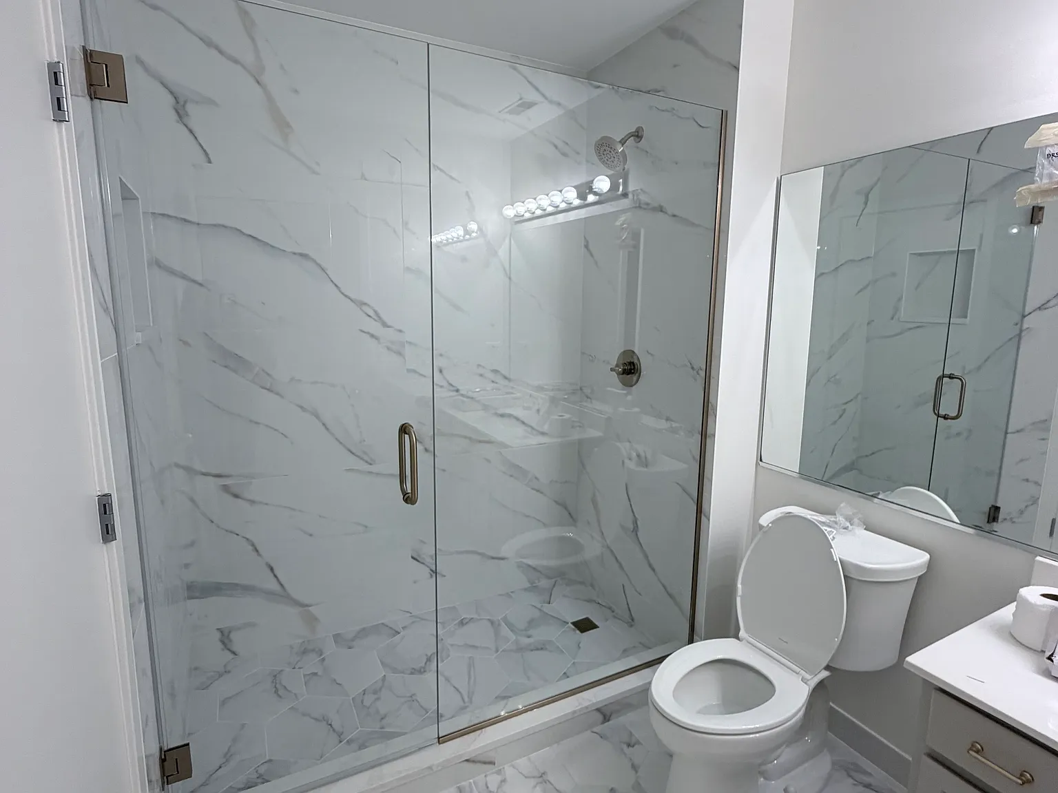1 bed, 887 sqft, $2,900 — Photo 3