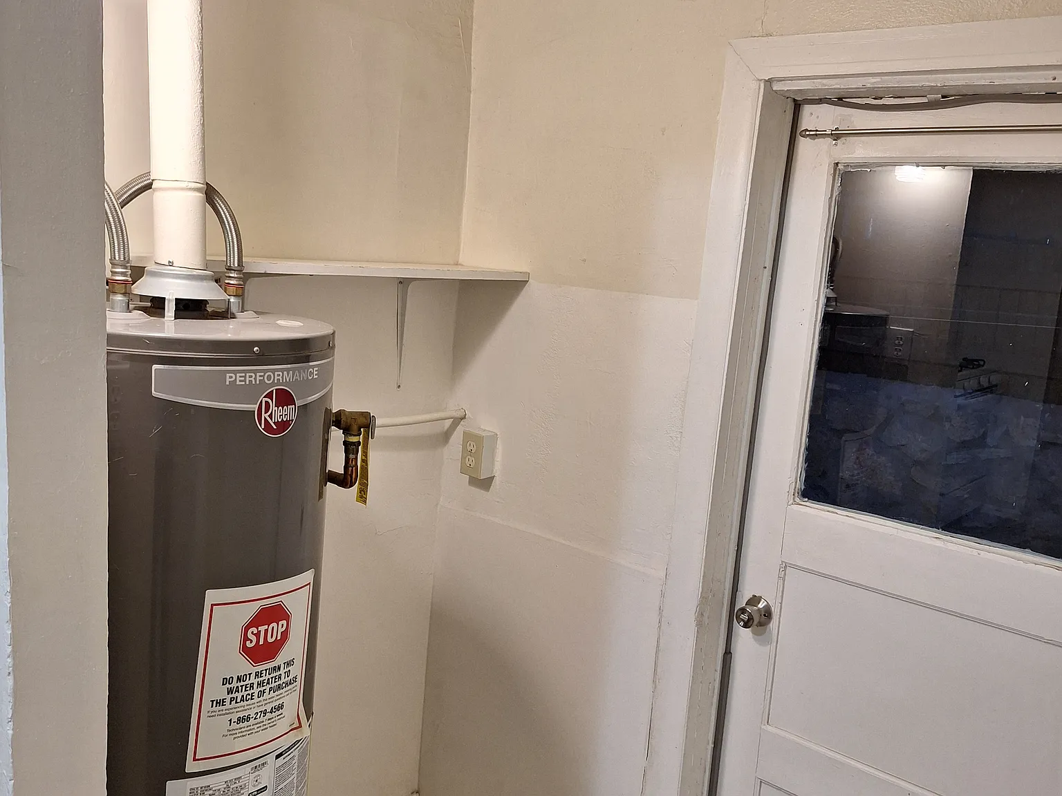 2 bed, 700 sqft, $750 — Photo 3