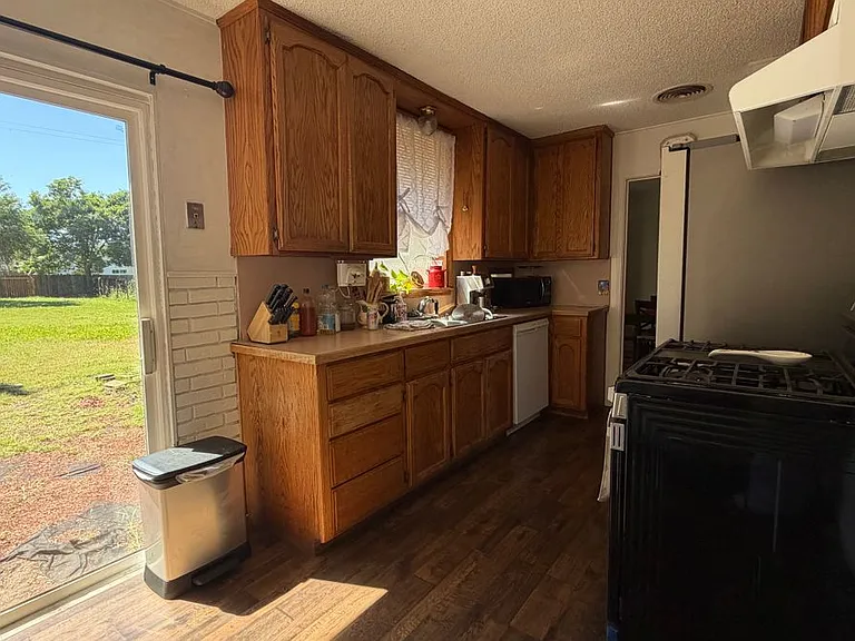 2036 Country Club Blvd — Photo 6