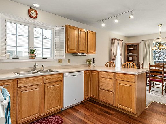 3rd image of 20 Ledgestone Court