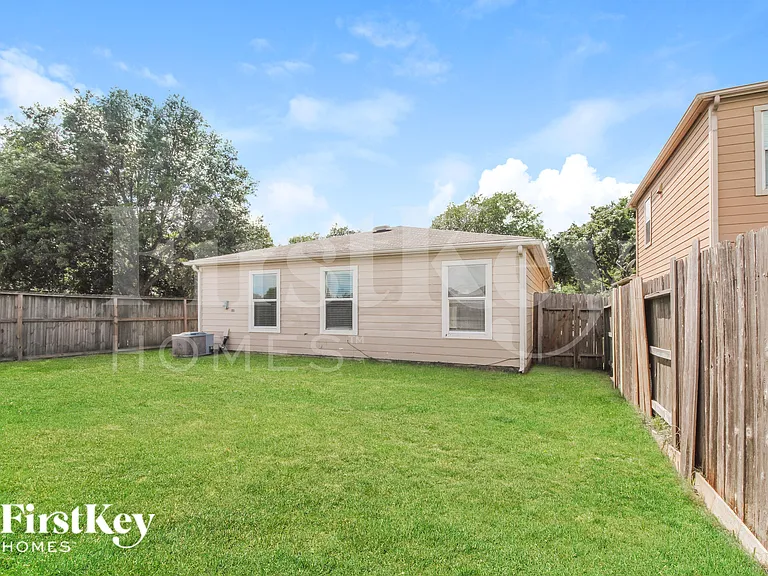 3235 Becker Glen St — Photo 17