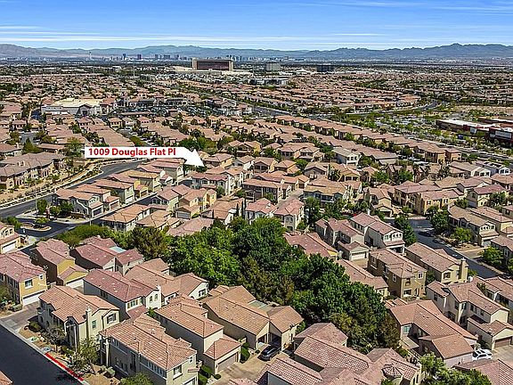 1 block from Calavera Park