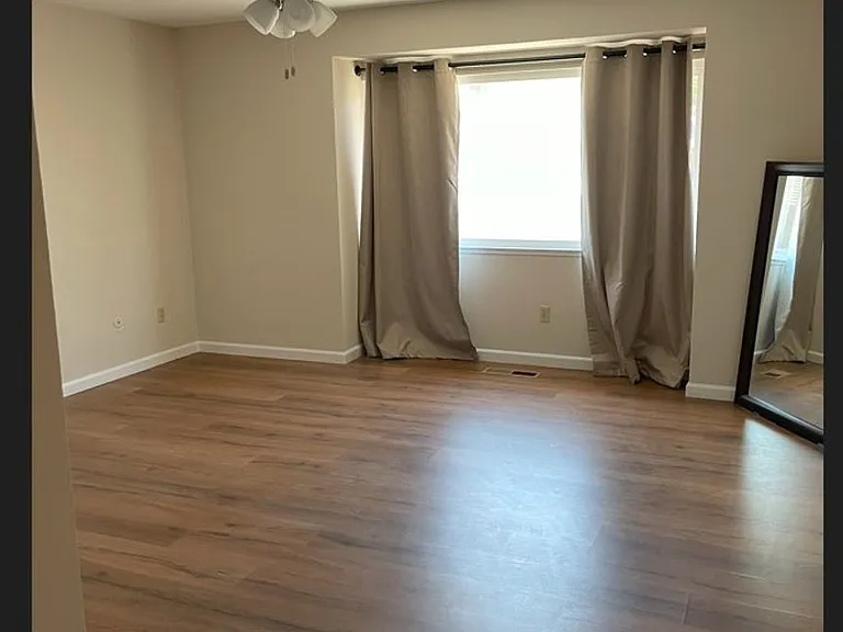 6076 Della Ct — Photo 6