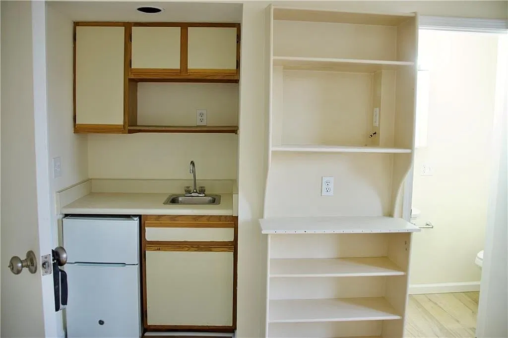 1 bed, 1.0 bath, 180 sqft, $795 — Photo 3