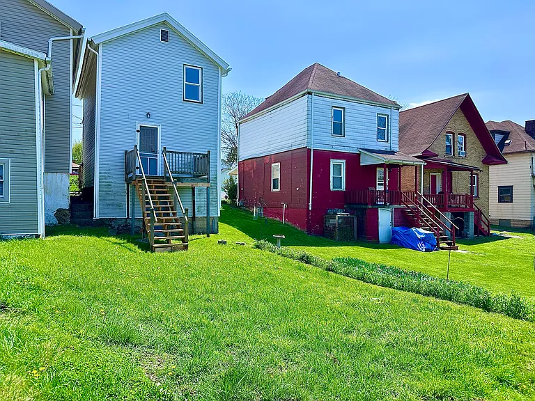 831 Morton St — Photo 16
