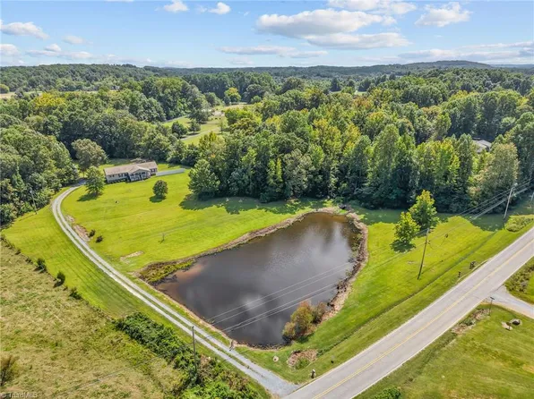 1638 New Salem Rd, Randleman, NC 27317