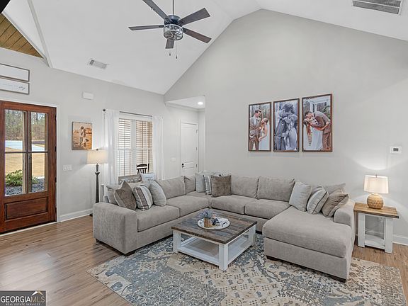 4th image of 292 Old South River Rd